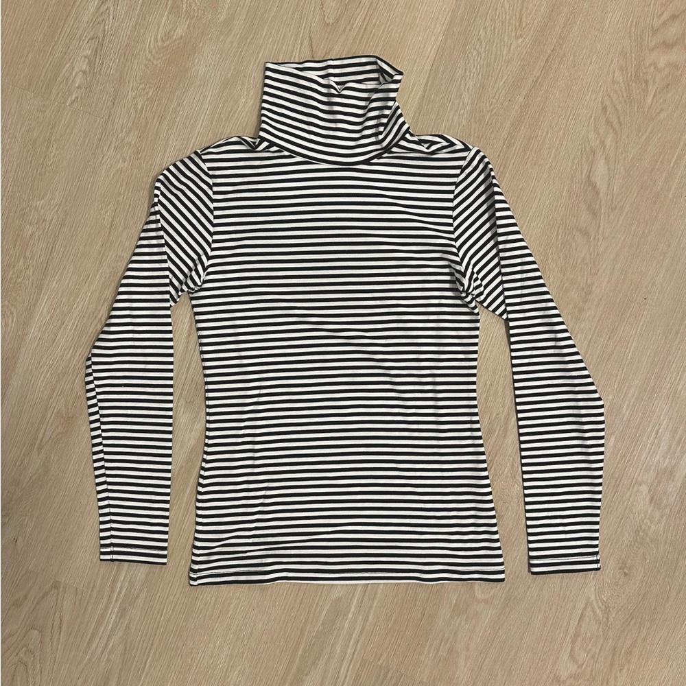 Korean Striped Black and White Turtleneck Top